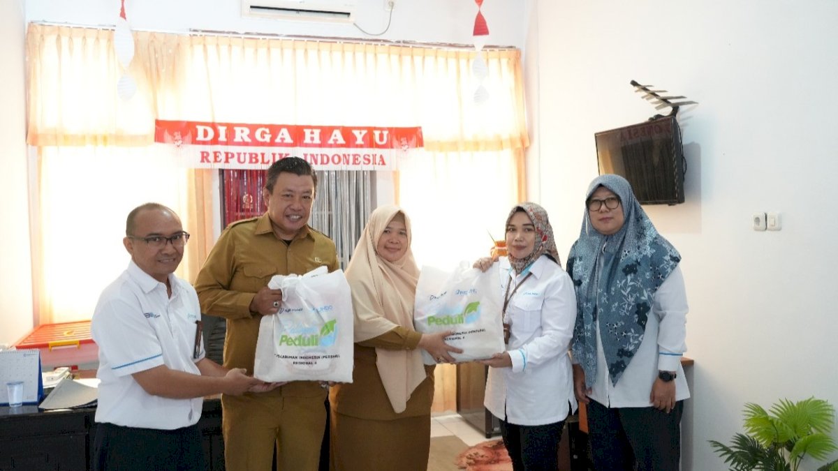 May Day 2025, Pelindo Regional 4 Serahkan Bantuan Paket Sembako untuk Buruh di Sulsel