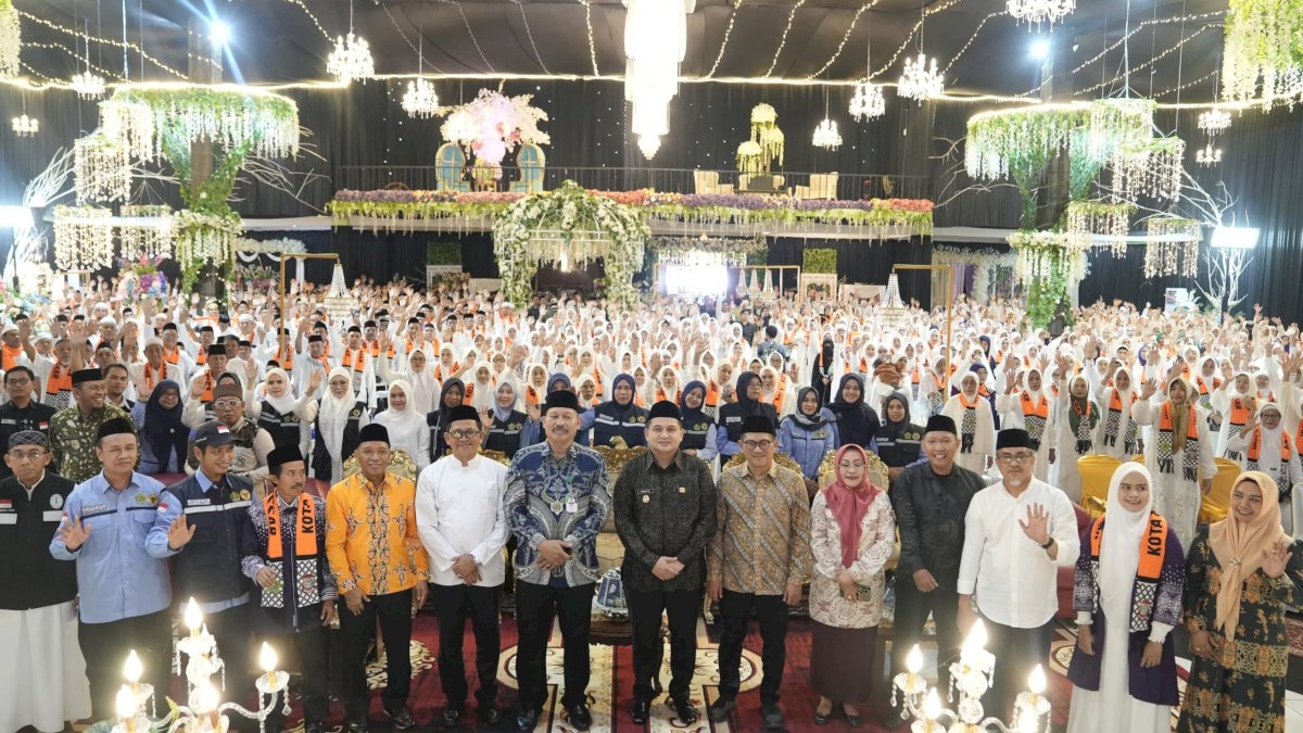 Lepas 1.165 Calon Haji, Wali Kota Appi Jaga Kesehatan dan Kebersamaan