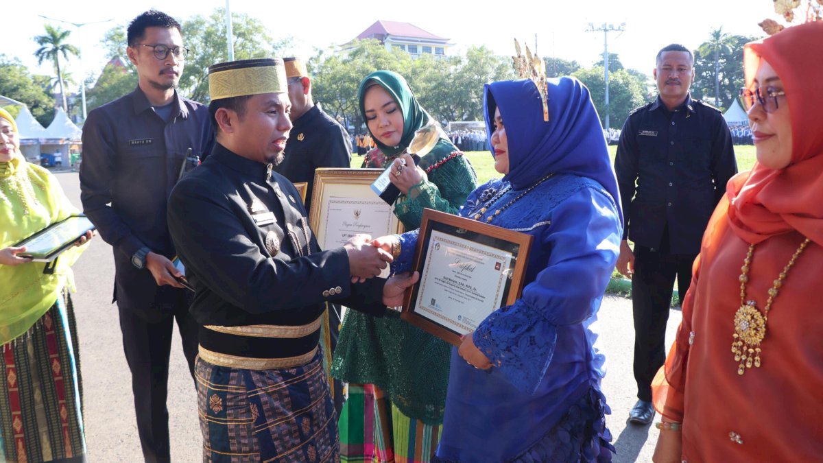 Pimpin Upacara Hardiknas, Tasming Hamid Ajak Semua Elemen Bersinergi Mewujudkan Pendidikan Bermutu