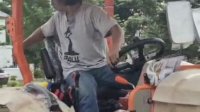 Wujudkan Swasembada Pangan, Bupati Takalar Daeng Manye Serahkan Bantuan Traktor Roda Empat