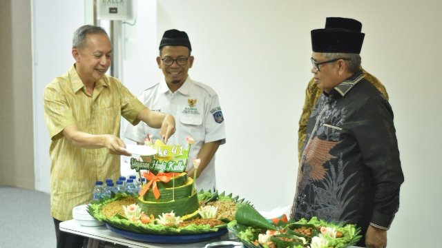 Pemotongan tumpen usia 41 tahun Yayasan Hadji Kalla. Foto: Istimewa.