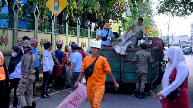 Relokasi PKL di Jalan Pendidikan Sungguminasa. Foto: Istimewa.