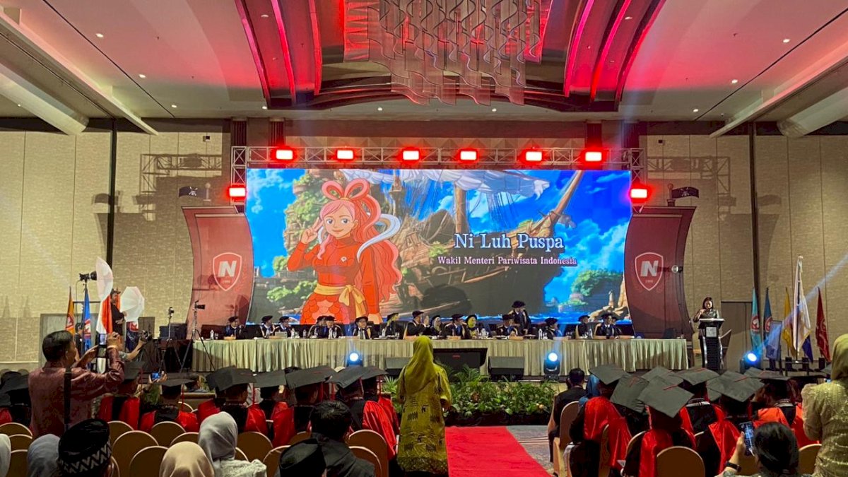 Ratusan Wisudawan Nobel Indonesia Rasakan Pengalaman Pengukuhan Bertema Anime