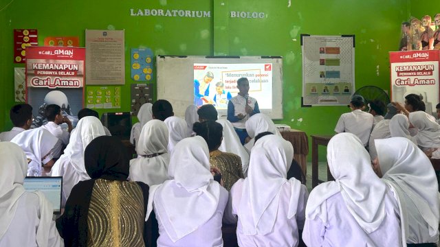 Edukasi safety riding Asmo Sulsel di SMAN 1 Gowa. Foto: Istimewa.