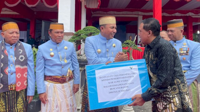 PT Vale salurkan bantuan sebagai upaya mitigasi bencana ke Pemkab Luwu Utara. Foto: Istimewa.
