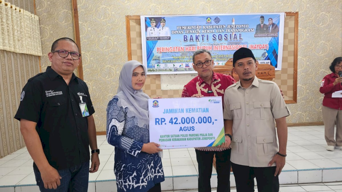BPJS Ketenagakerjaan Serahkan Santunan Jaminan Kematian Rp42 Juta kepada Ahli Waris Anggota Satpol-PP Jeneponto