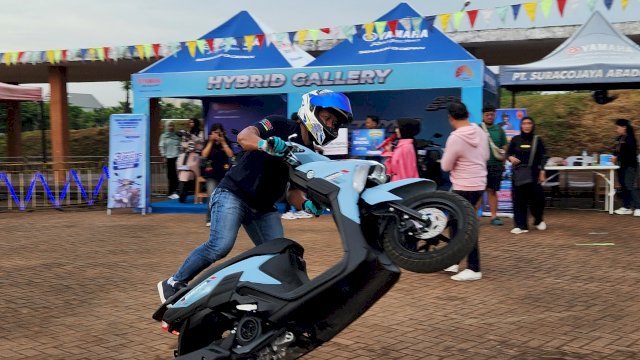 Freestyle menggunakan Yamaha Gear Ultima di G-Ultima Auto Show. Foto: Istimewa.