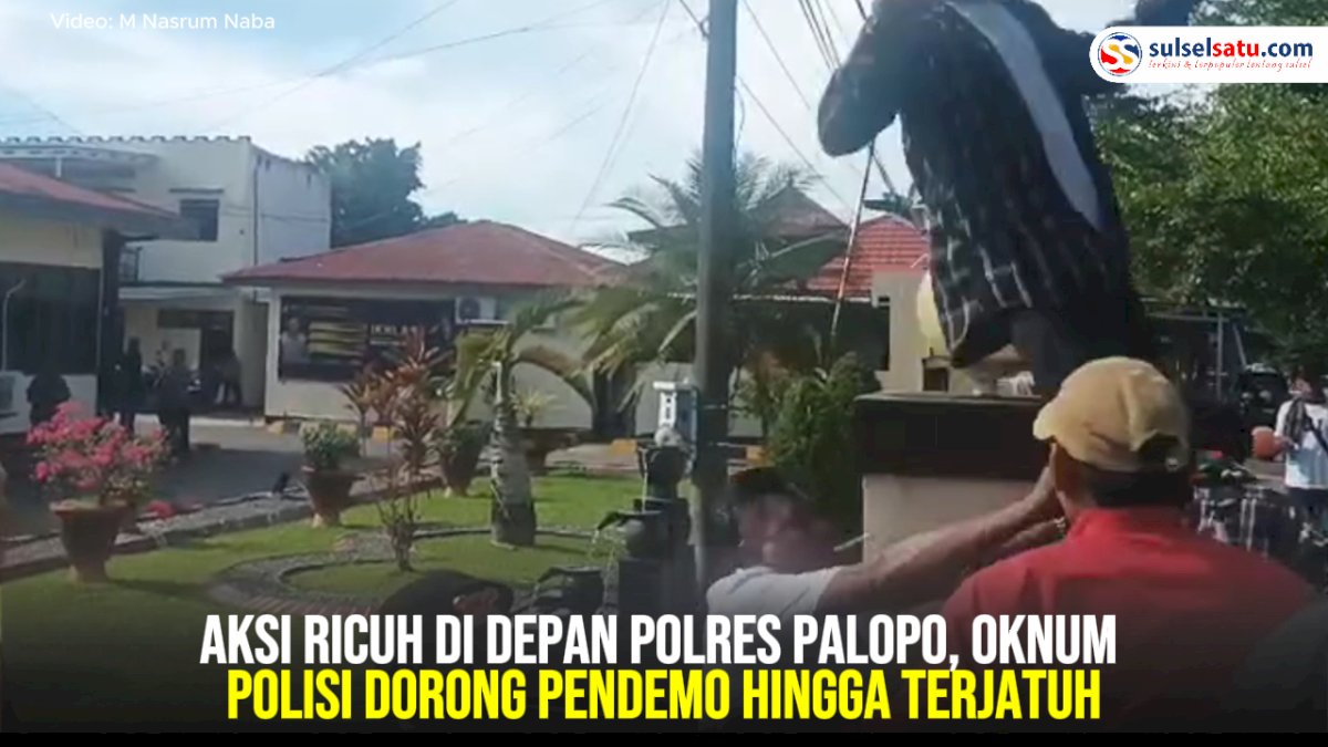VIDEO: Aksi Ricuh di Depan Polres Palopo, Oknum Polisi Dorong Pendemo hingga Terjatuh
