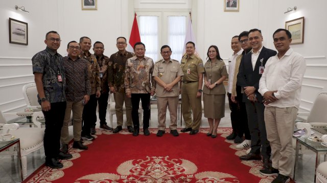 Direktur Utama PT Telkom Indonesia (Persero) Tbk (Telkom) Ririek Adriansyah audiensi kepada Gubernur DKI Jakarta Pramono Anung. Foto: Istimewa.