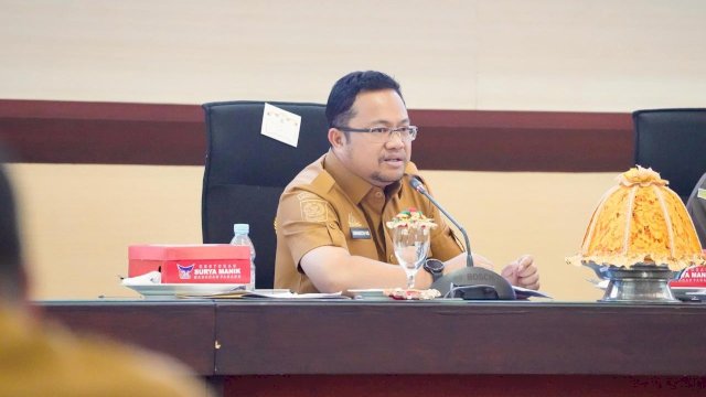 Wakil Bupati Gowa Darmawangsyah Muin saat rapat koordinasi Satgas Percepatan Investasi. foto: Istimewa.