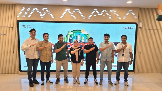 Foto bersama usai press conference Toyota Eco Fest di Kalla Toyota MaRI. Foto: Sri Wahyu Diastuti / Sulselsatu.com.