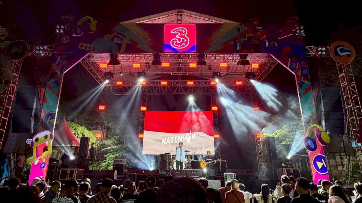 Puncak H3YSTAR, Tri Rayakan Semangat Anak Muda di SMAN 11 Makassar Bareng The Changcuters