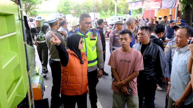 Bupati Gowa sidak truk yang melebihi tonase. Foto: Istimewa.