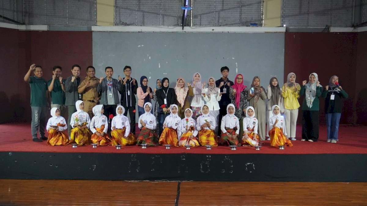 Pelajar SMA dan SD Sekolah Islam Athirah Bukit Baruga Pentas Peringatan Hari Kebangkitan Nasional