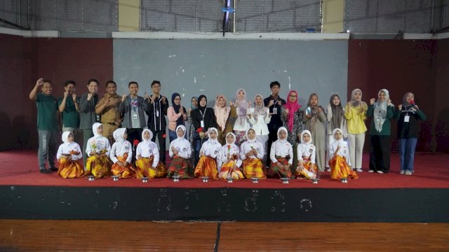 Siswa SMA dan SD Sekolah Islam Athirah Bukit Baruga pentas peringati Hari Kebangkitan Nasional. Foto: Istimewa.