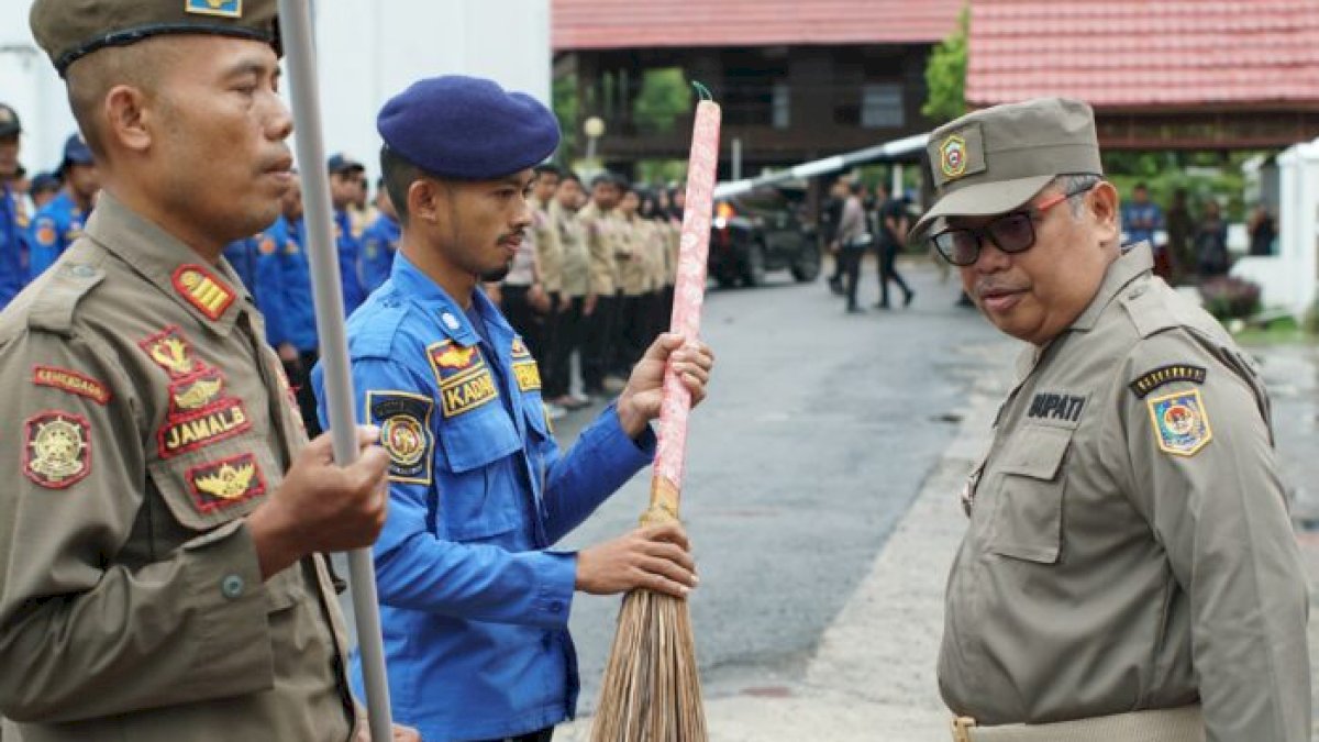 Pantau Kesiapsiagaan Satpol PP, Damkar dan Penyelamatan Takalar, Bupati Pimpin Apel