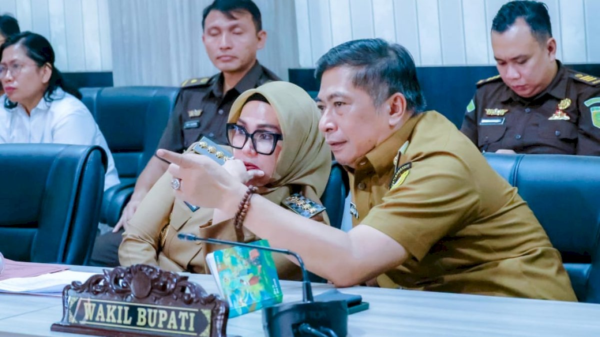 Bupati dan Wakil Bupati Barru Ikuti Rakor Pengendalian Inflasi dan Akselerasi Sertifikasi Produk Halal via Zoom