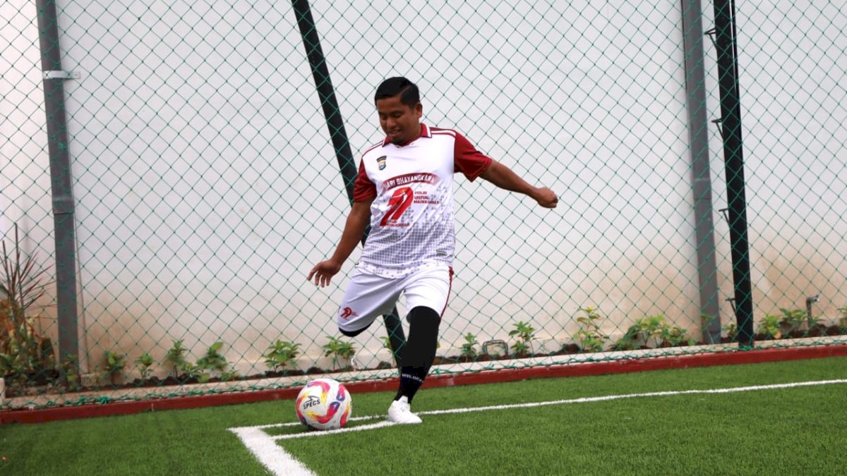 Gol Perdana Wali Kota Warnai Pembukaan Turnamen Mini Soccer Bhayangkara di Parepare