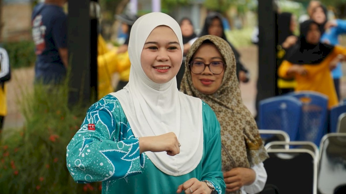 Andi Arfiah Tasming Ajak Lansia Senam Sehat dan Dukung UMKM Lewat Bazar PKK