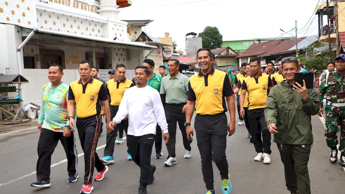 Peringati HUT Bhayangkara ke-79, Polres Parepare Gelar Jalan Santai dan Senam Sehat