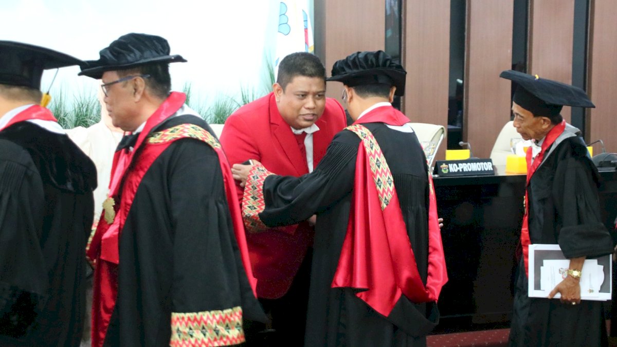 Ketua Bawaslu Makassar Dede Arwinsyah Raih Gelar Doktor Hukum Usai Bahas Hak Politik Eks Narapidana