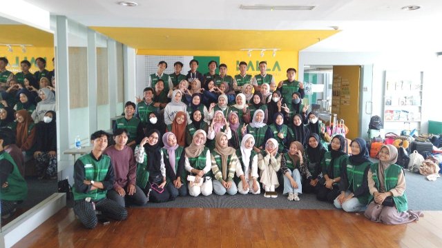 Penerima Beasiswa Kalla 2024 di Creative Innovation Studio (CIS) Wisma Kalla. Foto: Istimewa.