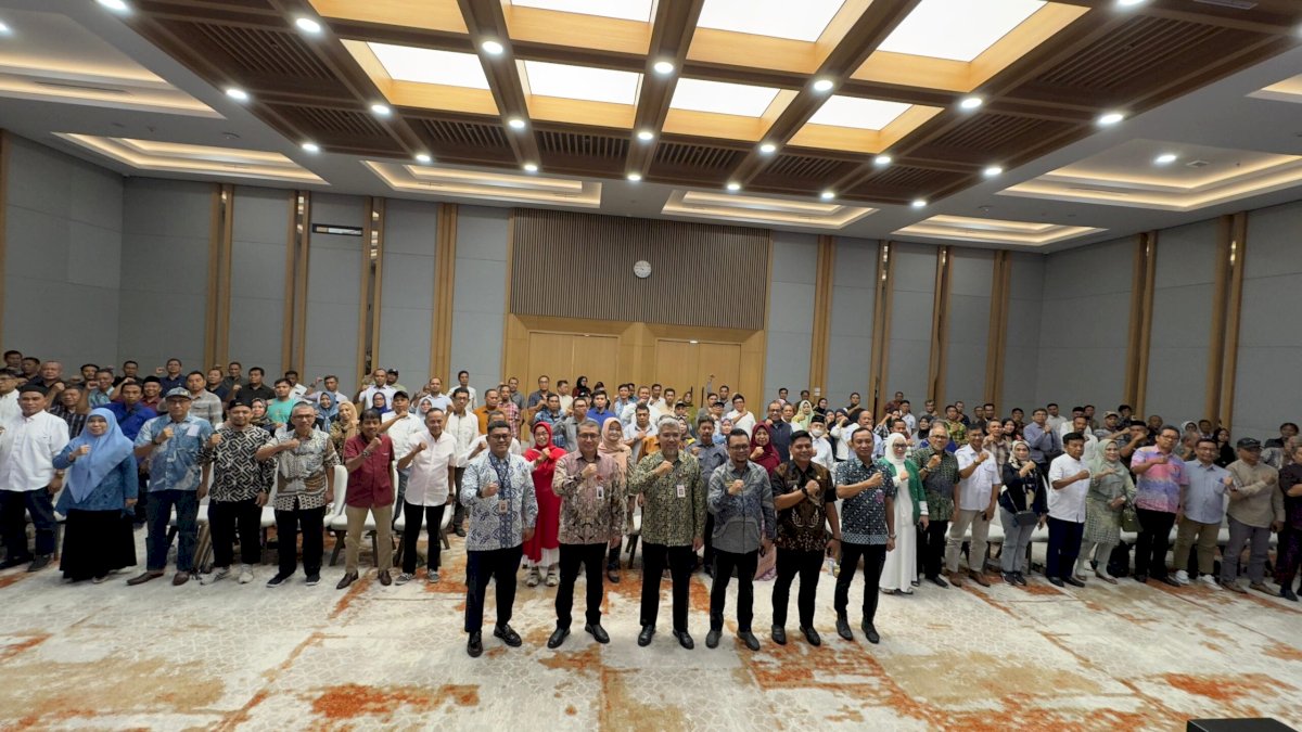 OJK Bersama Diskop UKM Edukasi Literasi Keuangan Pengurus Koperasi Kelurahan Merah Putih di Makassar