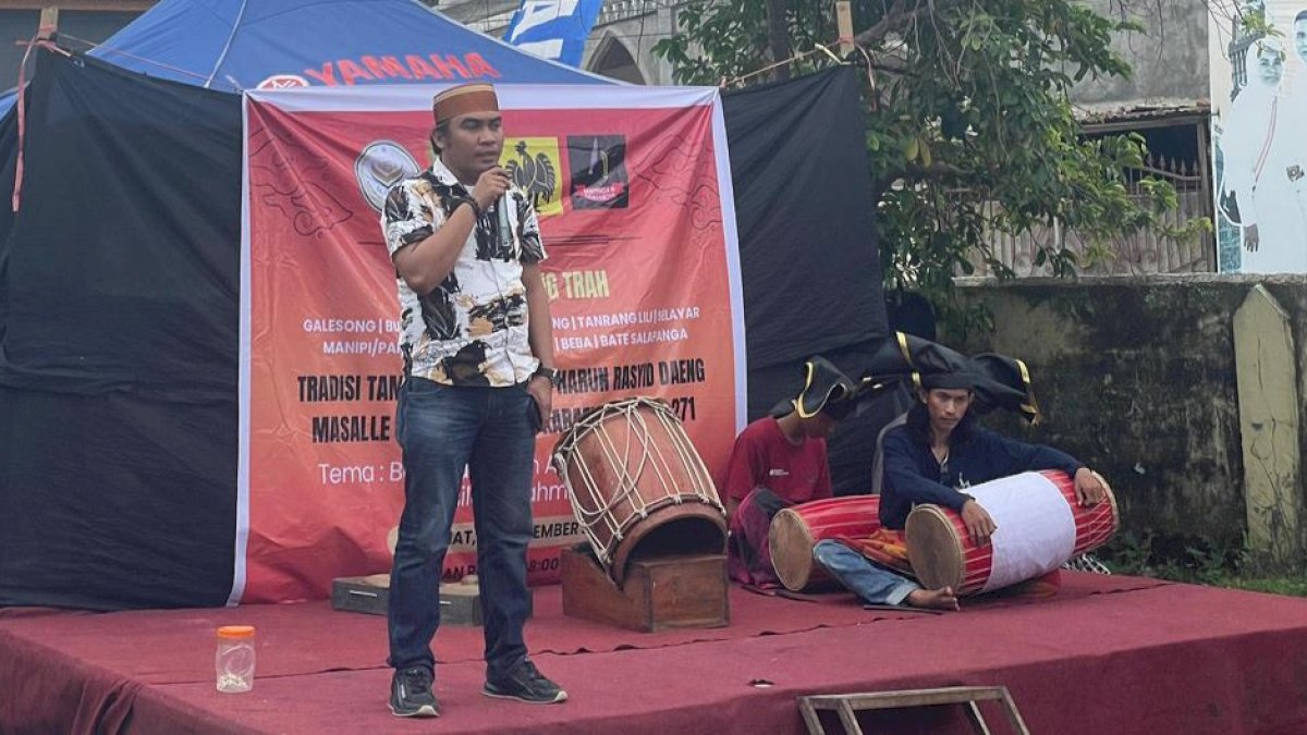 Kades Biringkassi H Murdalin Daeng Tawang Buka Langsung Tradisi Tammu Taung ke-271