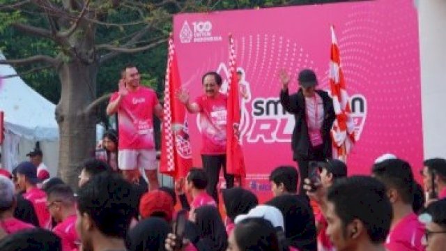 Pelepasan peserta lari dalam event Smartfren Run 2025. Foto: Istimewa. 