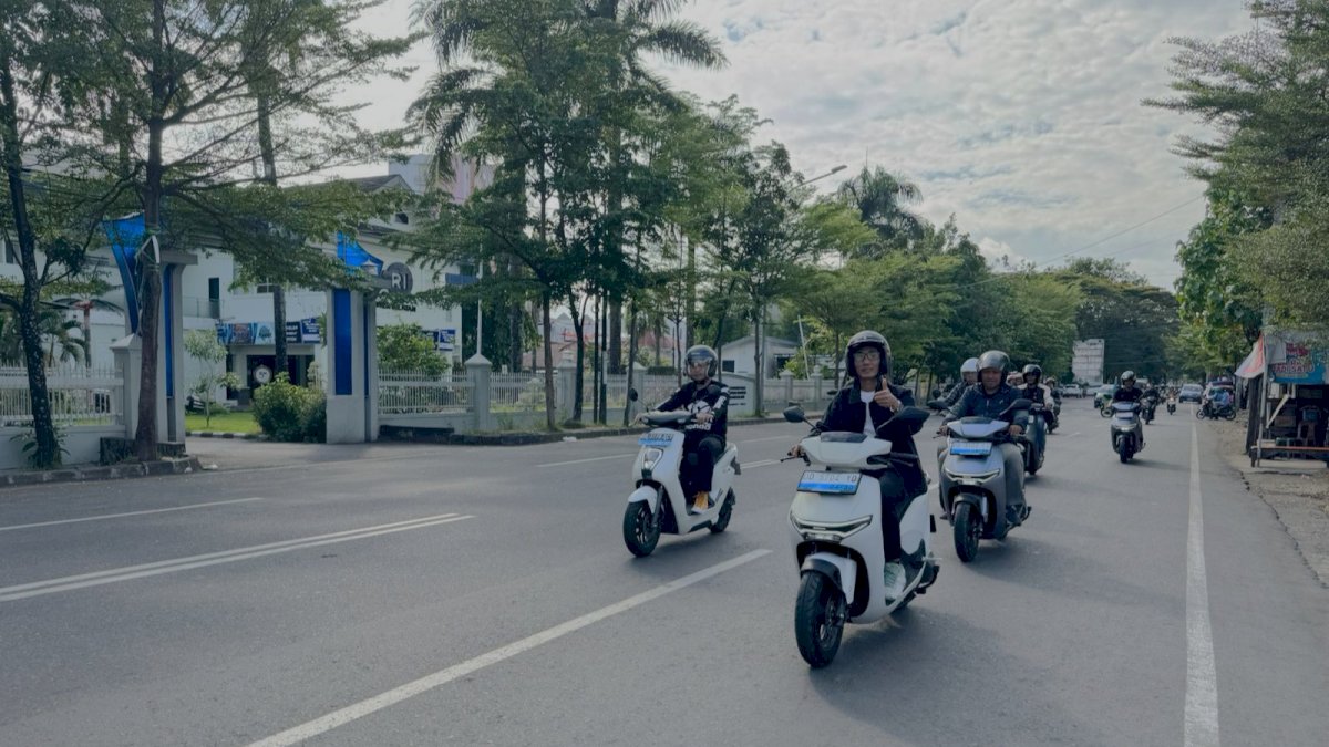 Dukung Mobilitas Ramah Lingkungan, Asmo Sulsel Touring Bersama Konsumen Loyal Motor Listrik Honda