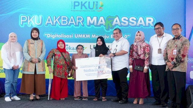 Pelindo Regional 4 ikut bantu UMKM disabilitas di PKU Akbar PNM Makassar. Foto: Istimewa.