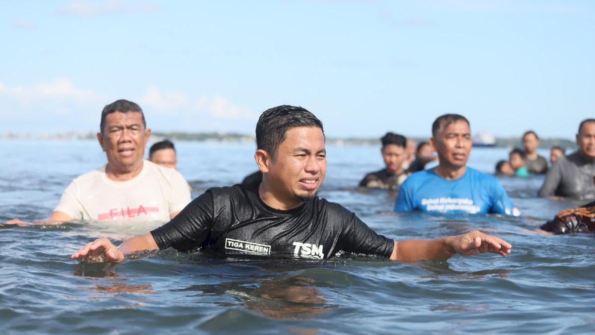 Wali Kota Parepare Tasming Hamid Ajak Warga Jaga Kebersihan Kawasan Pantai Ku