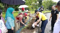 Wabub Barru Pimpin Penanaman Pohon di Alun-Alun Kota Barru