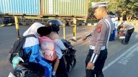 Bonceng Anak Tanpa Helm, Pengendara Ditindak dalam Operasi Patuh di Jeneponto