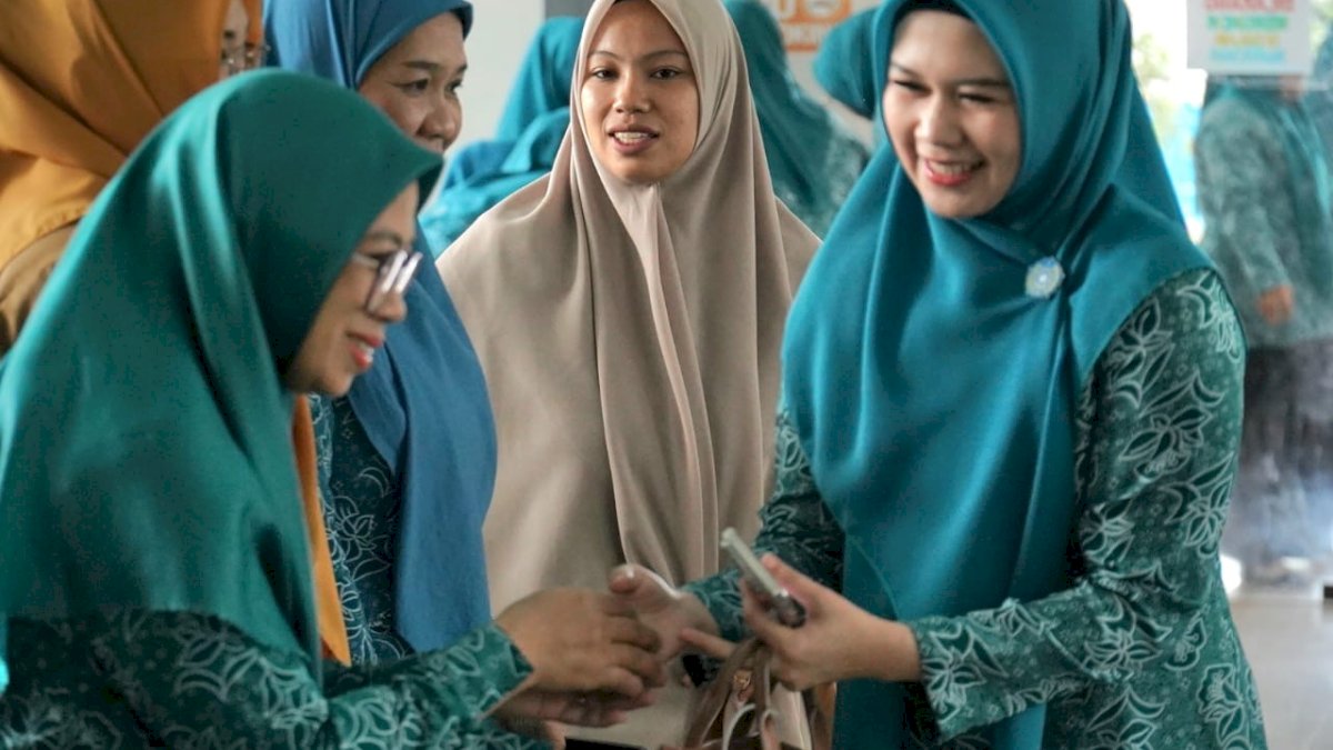 Tim Penggerak PKK Parepare Gelar Edukasi Deteksi Dini Kanker Serviks dan Salurkan Bantuan Stunting