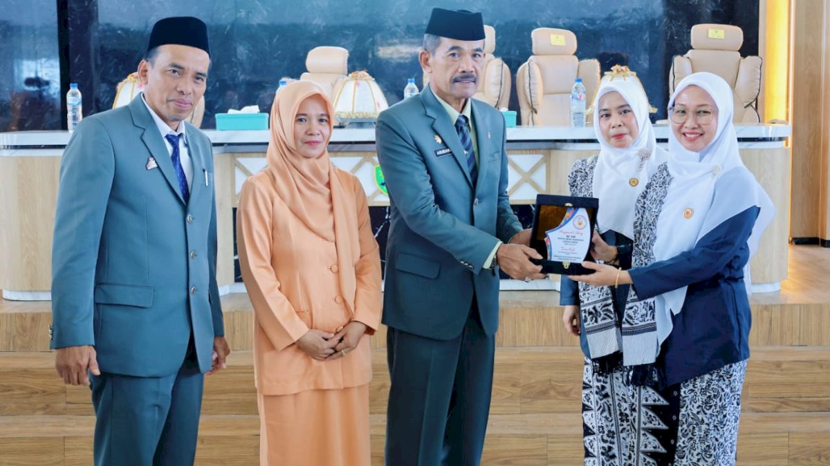 Perjuangan Bidan Saat Bertugas Penuh Dedikasi, Pj Sekda Barru Apresiasi