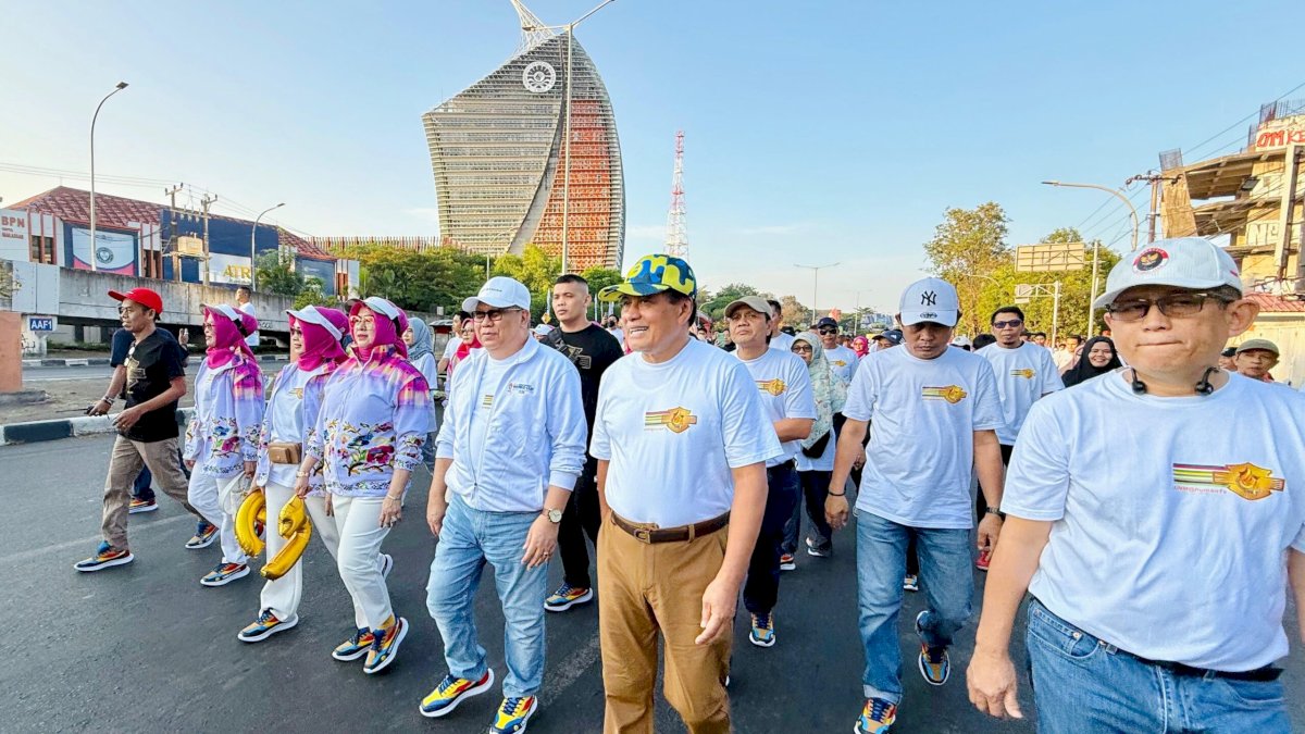 UNM Helat Jalan Sehat dan Minggu Gembira Dies Natalis ke-64 UNM