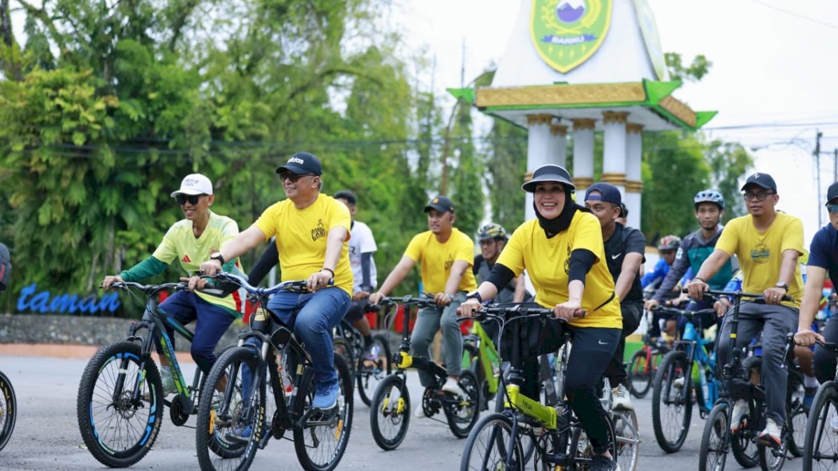 Tak Sekedar Bersepeda, Bupati dan Wakil Bupati Barru Kampanyekan Pola Hidup Sehat