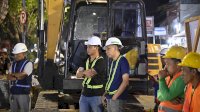 Turun ke Lapangan, Plt Direktur Keuangan PDAM Kawal Koneksi Pipa Distribusi Pabeng-baeng