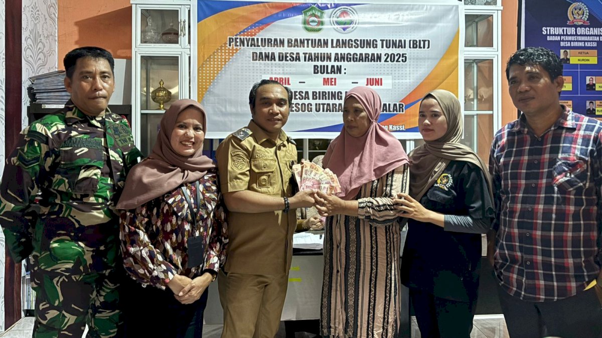 Komitmen Sejahterakan Masyarakat, Pemerintah Desa Biring Kassi Takalar Kembali Salurkan BLT Dana Desa Tahap II