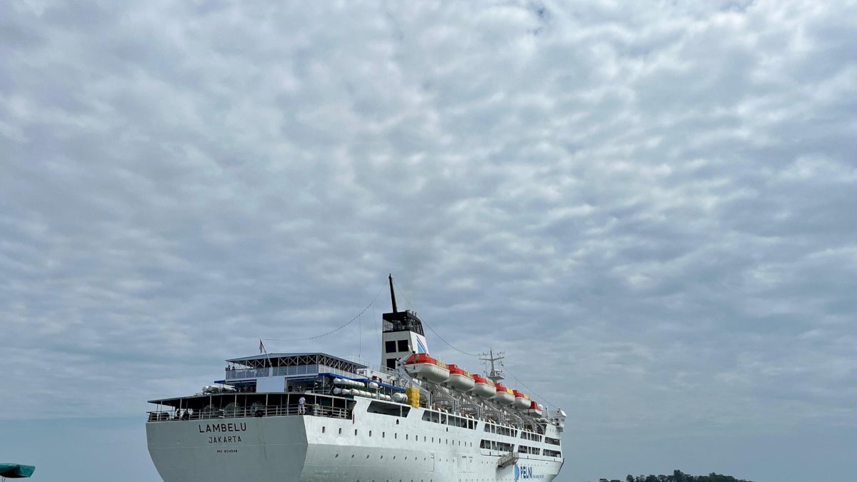 KM Lambelu Angkut 2.607 Penumpang dari Makassar Menuju Timur Indonesia