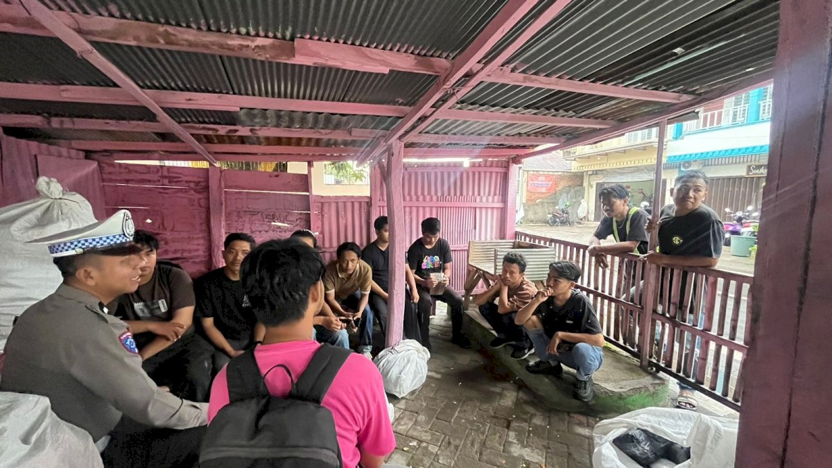 Operasi Patuh Pallawa 2025, Satlantas Polres Bantaeng Ingatkan Mobil Pick Up Dilarang Angkut Orang