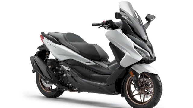Honda Forza tampil dengan penyegaran baru. Foto: Istimewa.