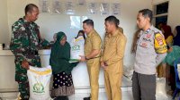 Hari Pertama Bertugas, Plt Camat Galesong Selatan Salurkan Bantuan Kepada 240 KK Didampingi Kades Bontokanang