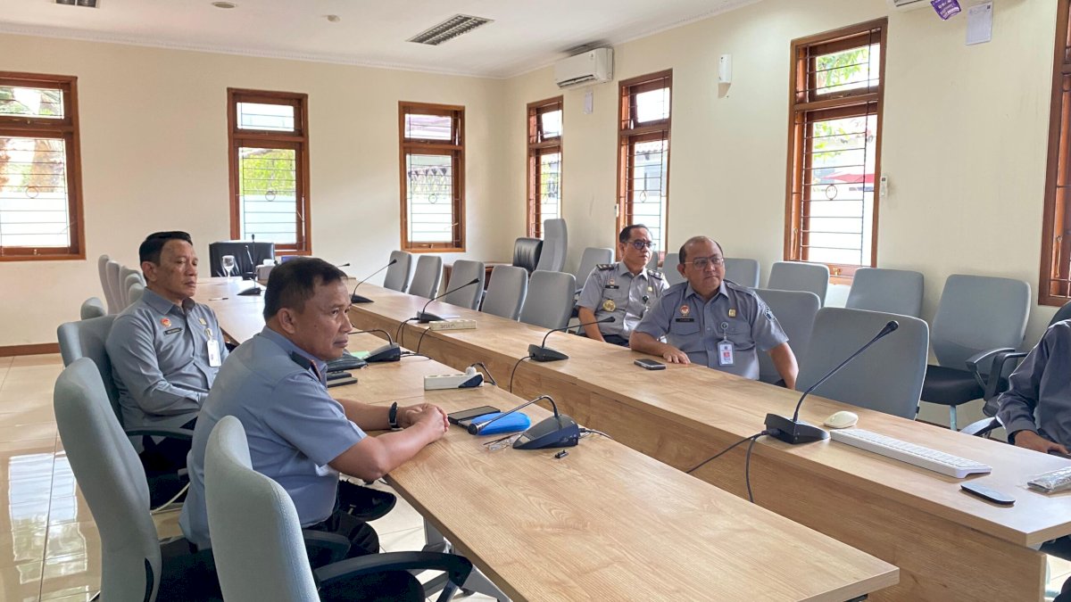 Perkuat Peran Hukum di Desa, Kanwil Kemenkum Sulsel Ikuti Peresmian Posbakum dan Pelatihan Paralegal