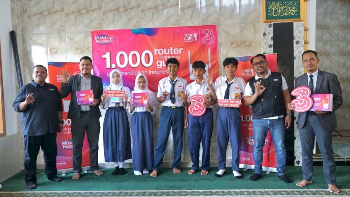 Tri Bersama 1.000 Guru Foundation Salurkan 1.000 Routers ke 400 Sekolah