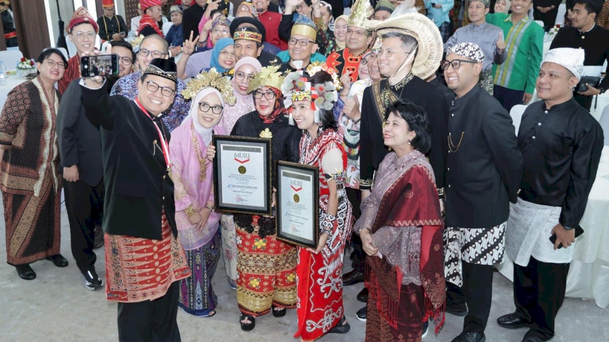 BPOM Pecahkan Rekor MURI, Bedah 7 Buku Karya Taruna Ikrar Serentak se-Indonesia