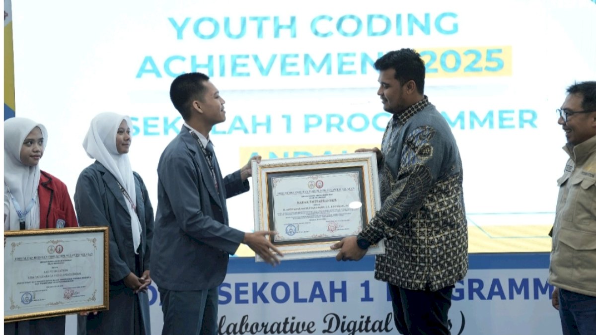 Andi Amar Dianugerahi Gelar “Kakak Entrepreneur” oleh Forum OSIS dan MPK Sulsel di YCA 2025