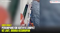 VIDEO: Penumpang KM Adithya Lompat ke Laut, Diduga Kesurupan