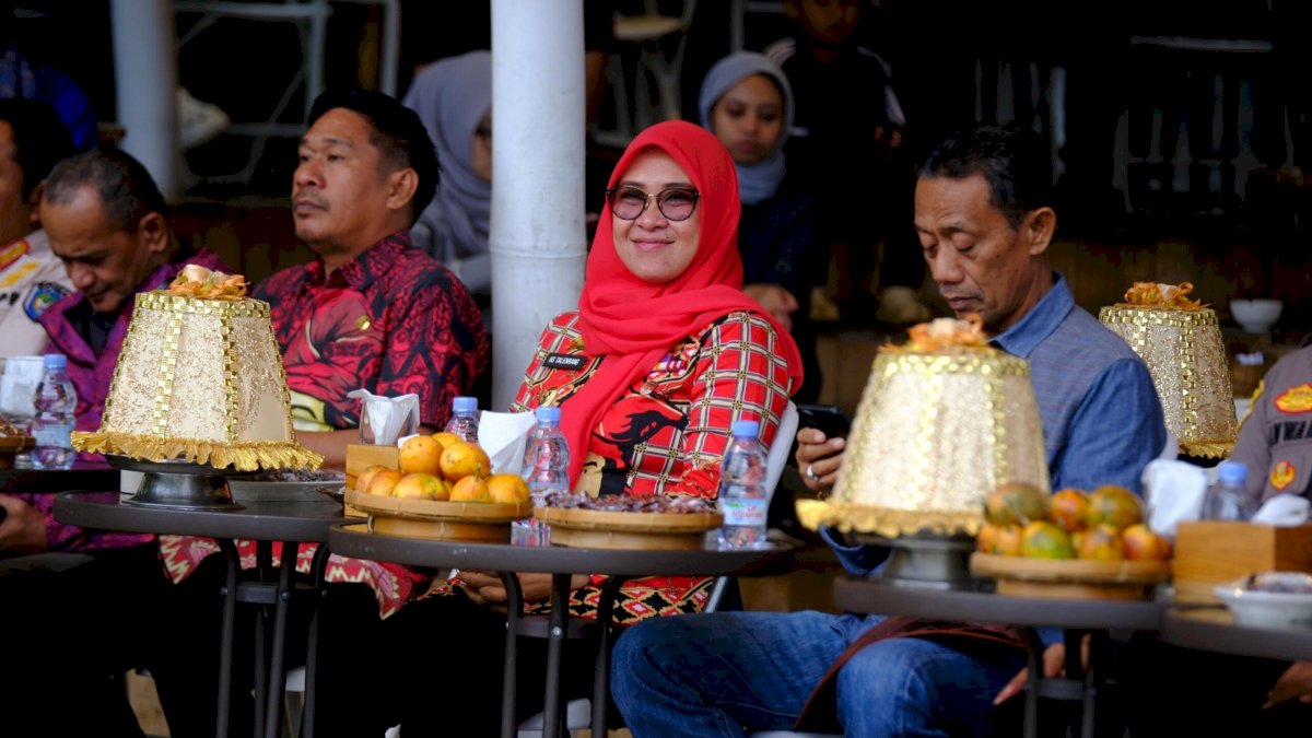 Bupati Husniah Buka Art Culture Festival Paddekko dan Barutu, Harap Tradisi Terus Dijaga